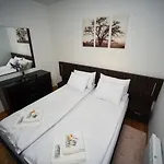 Pinevile Apartman 13